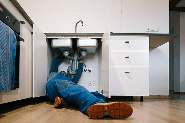 Professional Plumbing technician working in Utica, MS